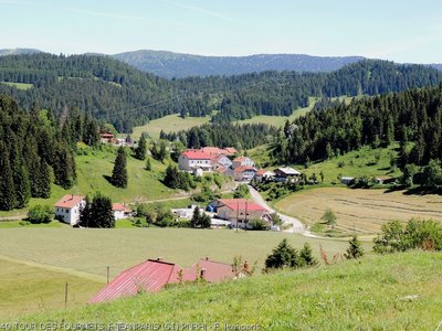 Vue sur le village des Moussières